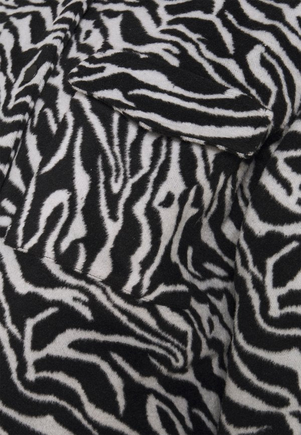 Missguided Maternity MATERNITY ZEBRA SHACKET