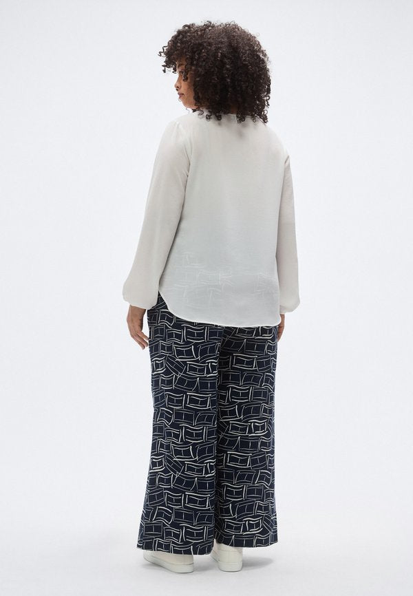ONLY Carmakoma CARVICA L/S V-NECK TOP WVN NOOS