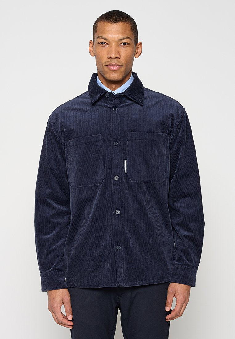 REGULAR FIT  Media 1