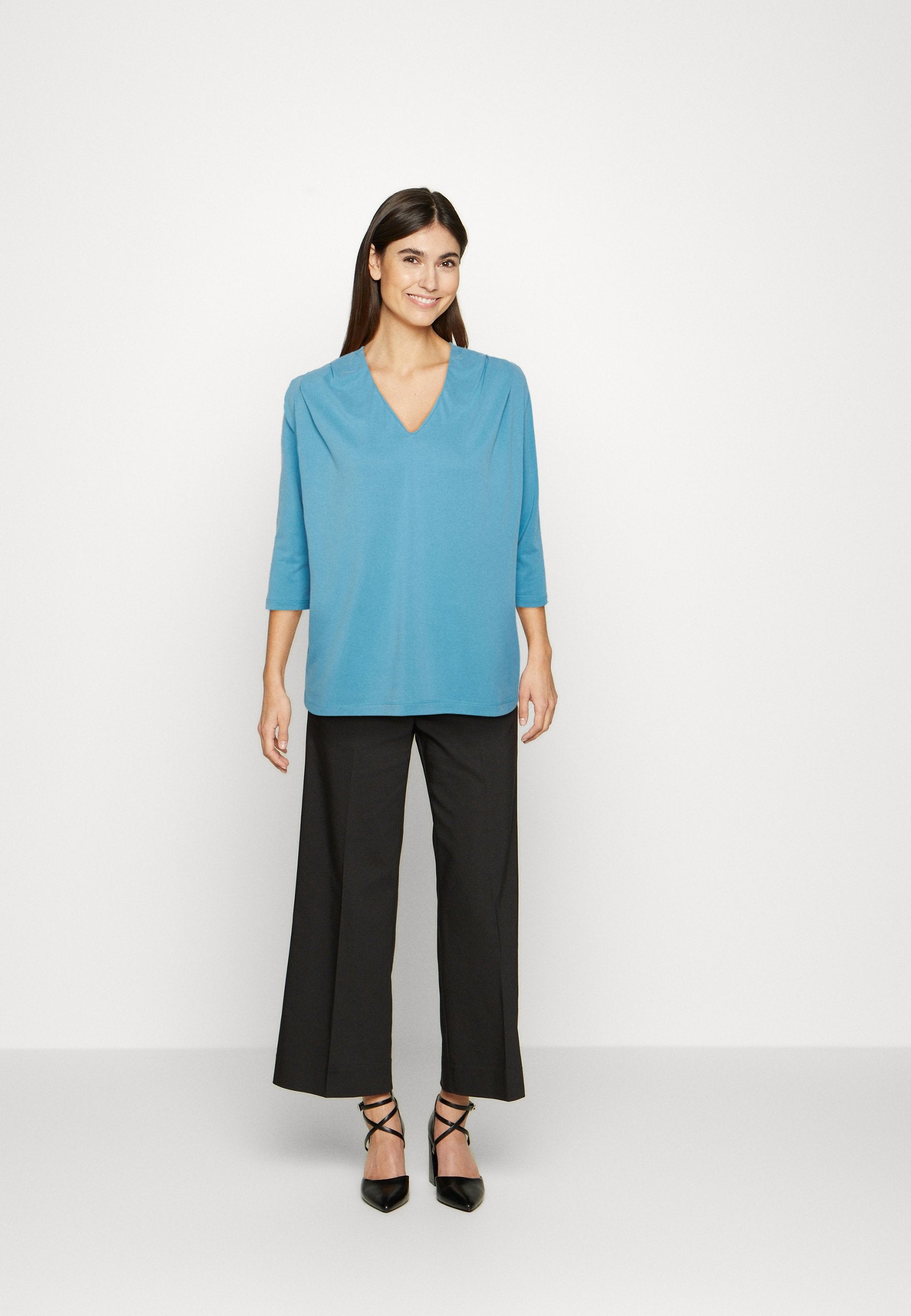 Expresso PLEAT SHOULDER DETAIL