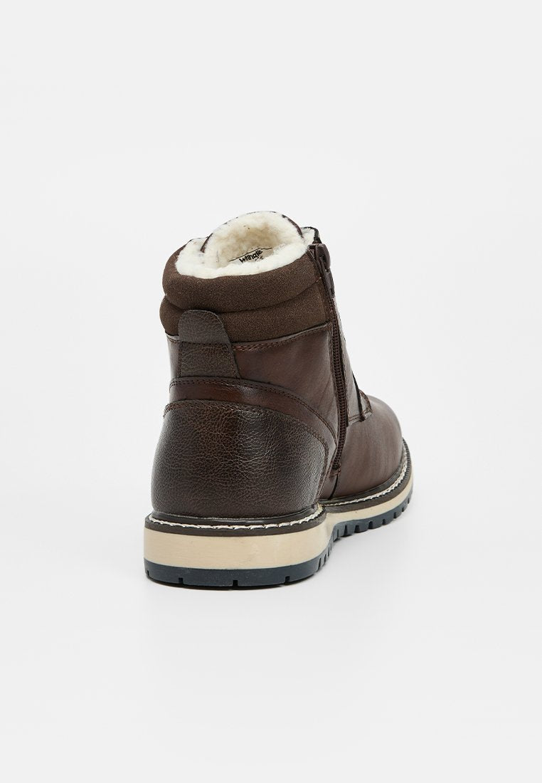 Wrangler HUCK
