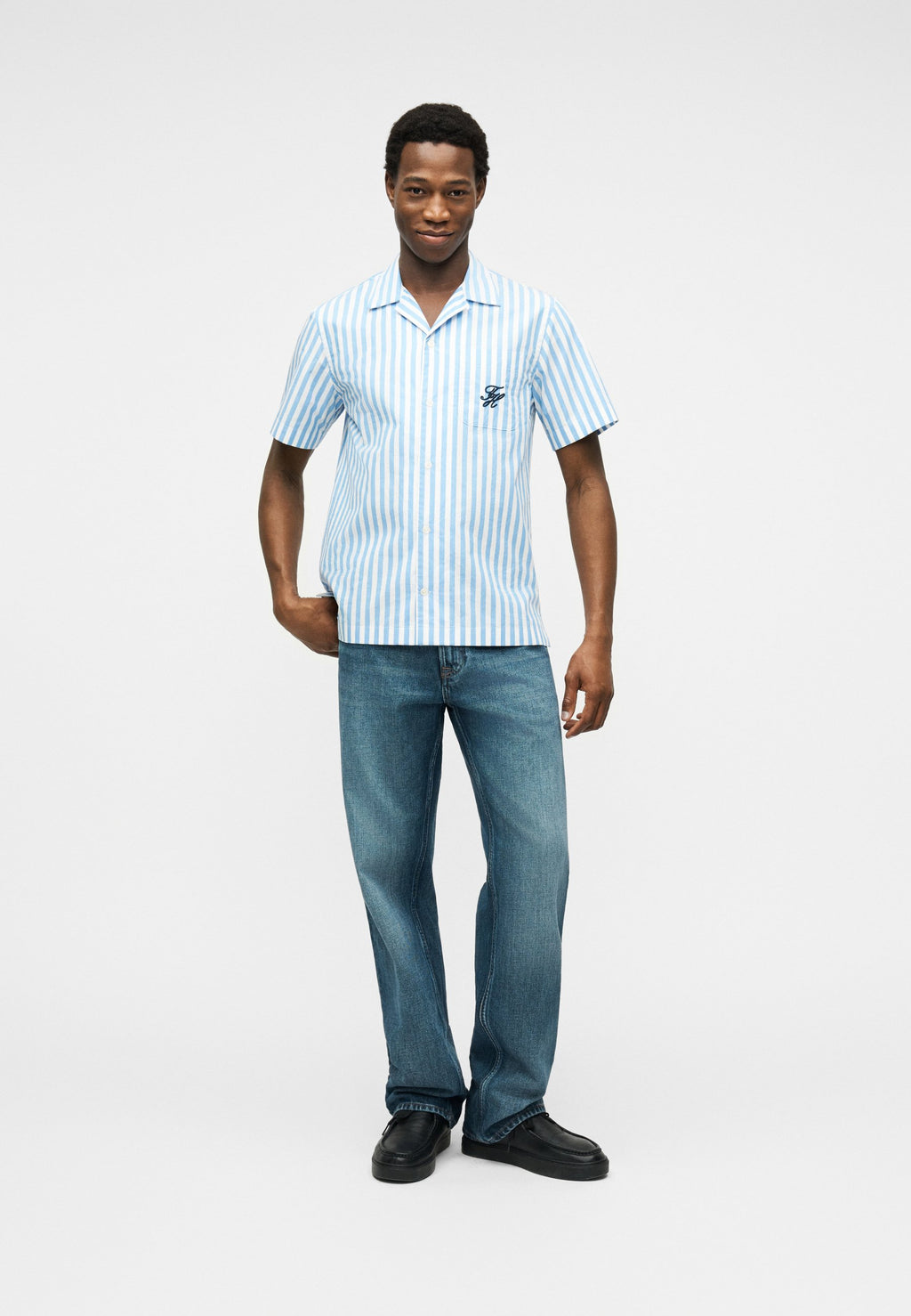 REGULAR FIT PAPER TOUCH SHORT SLEEVE SHIRT Media 2