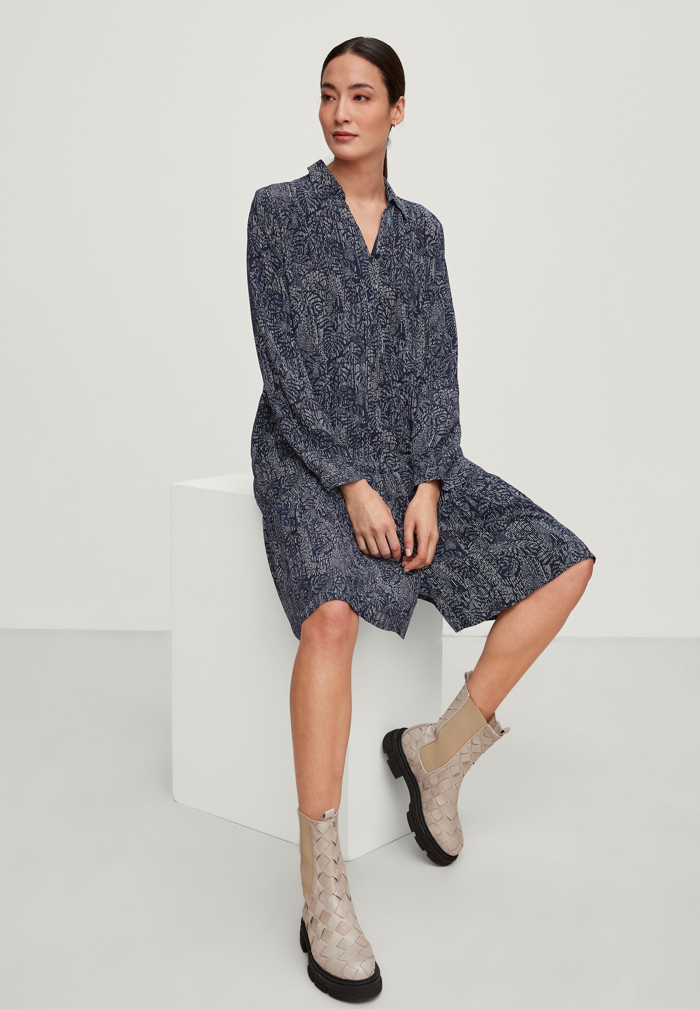 comma casual identity