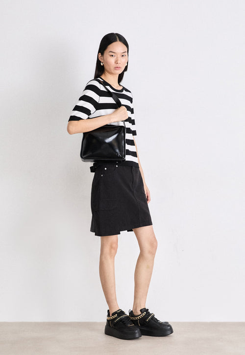 ANAKAPRI STRAP CHAIN LACE Media 2