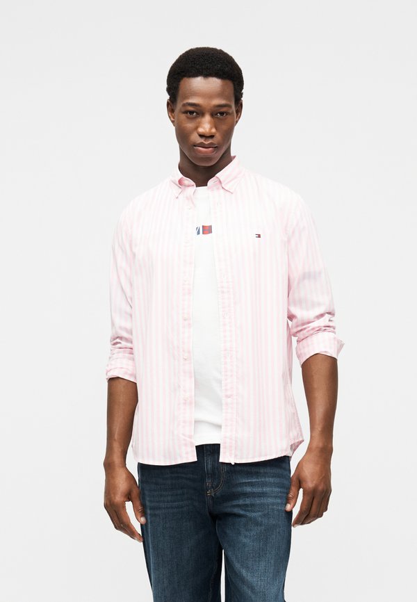 Tommy Hilfiger TH FLEX REGULAR FIT STRIPE POPLIN SHIRT - Shirt - classic pink/stripe