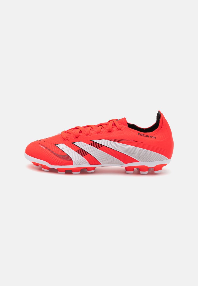 PREDATOR LEAGUE ARTIFICIAL GRASS Media 1