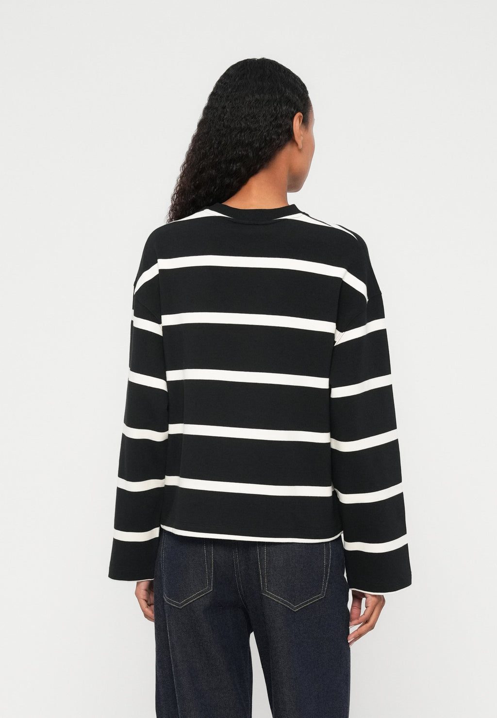 LOGO EMBROIDERY TERRY CREW NECK SWEATSHIRT Media 4