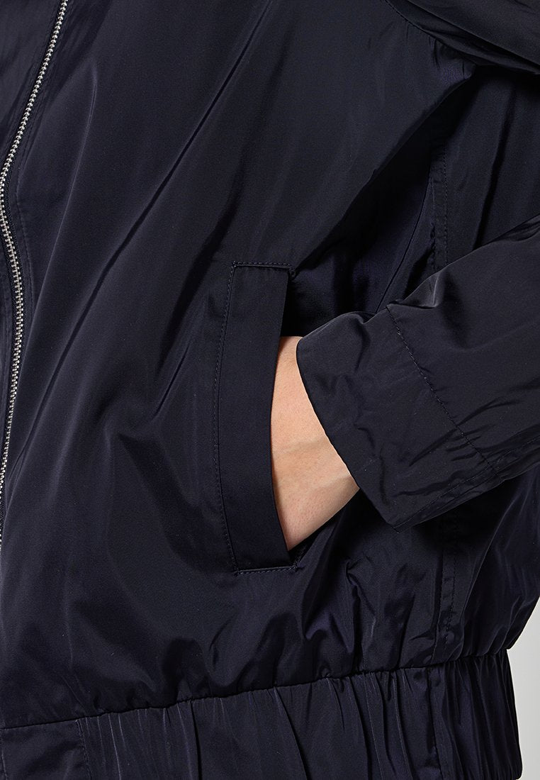 comma Bomberjacke Media 4