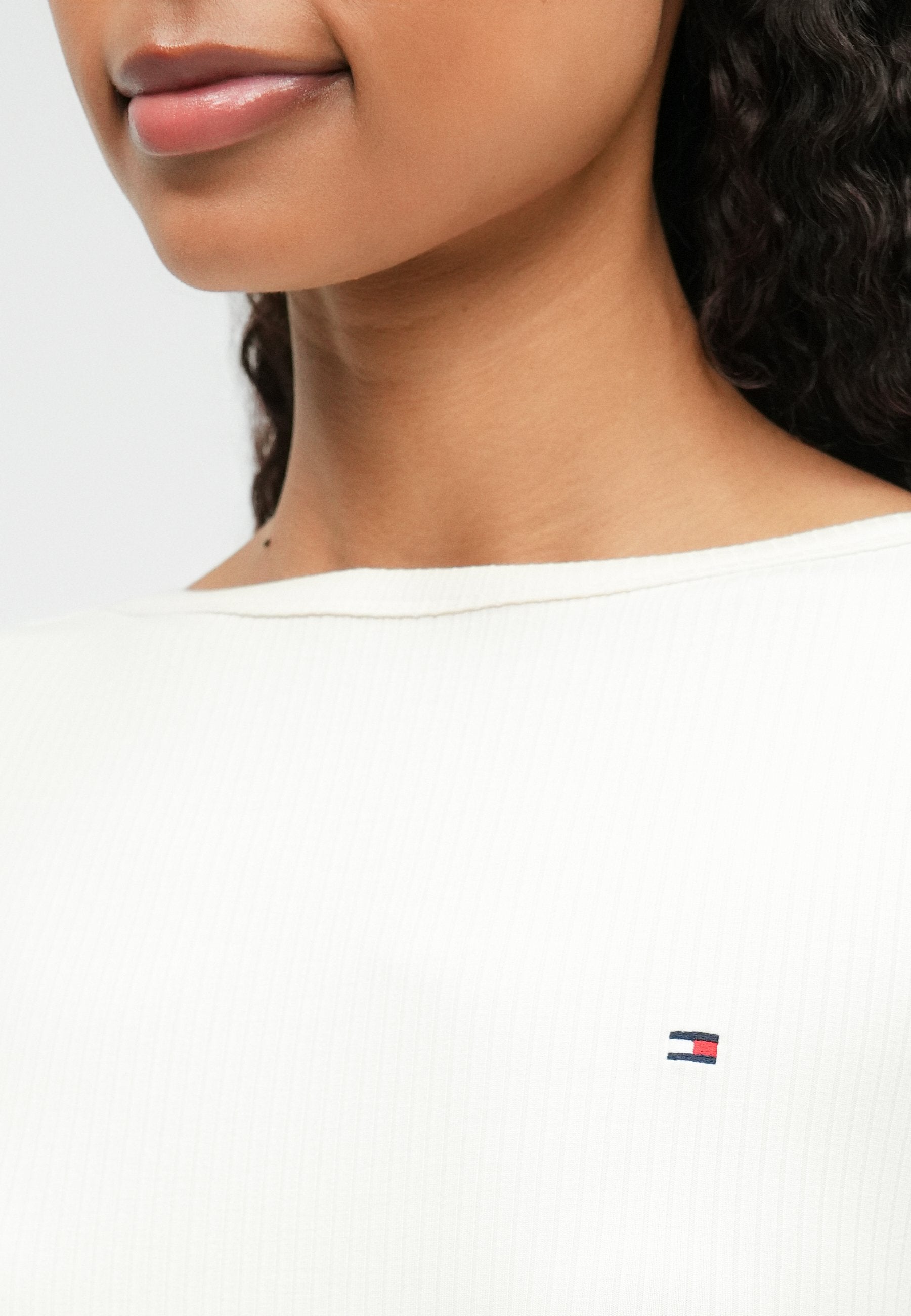 RIBBED SLIM BOAT NECK LONG SLEEVE T-SHIRT Media 6