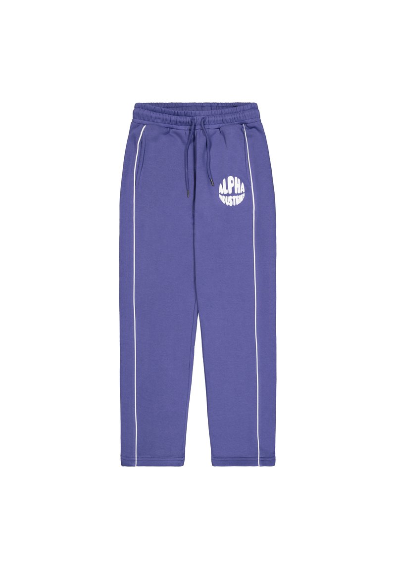Lila Jogginghose mit weißen Seitenstreifen, elastischem Taillenbund und verstellbarem Kordelzug. Vorn ist das "ALPHA INDUSTRIES"-Logo in Weiß angebracht.