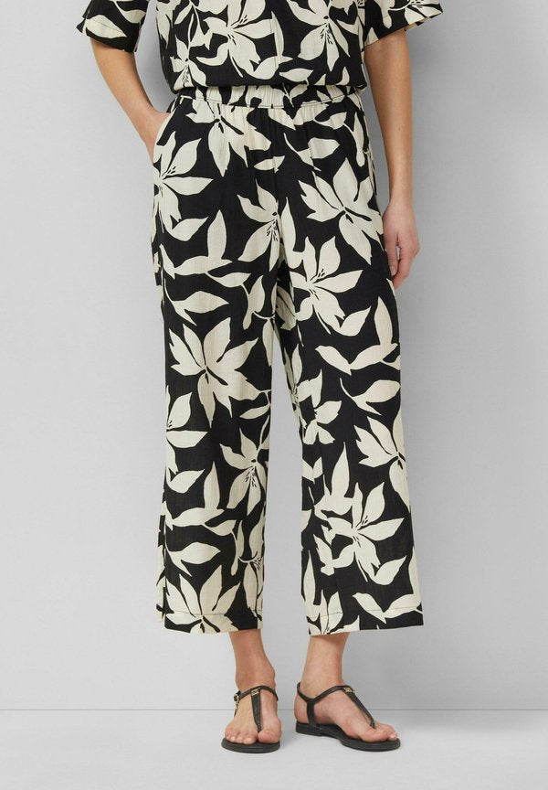 s.Oliver HOSE - Trousers - schwarz