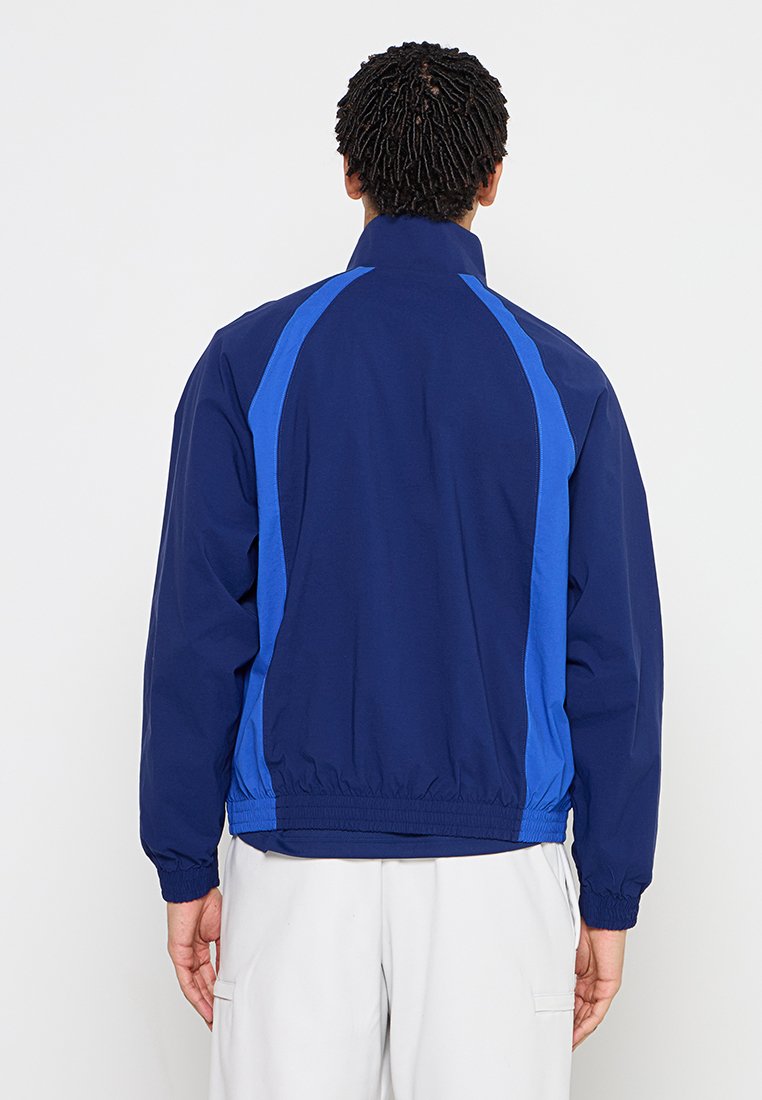 Nike Performance
