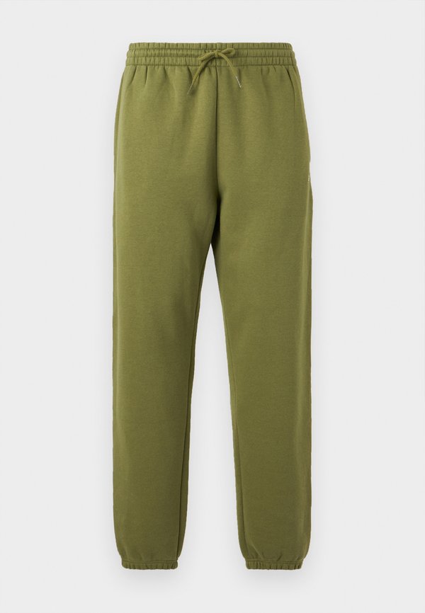 New Balance SPORT ESSENTIALS JOGGER - Tracksuit bottoms - sport green