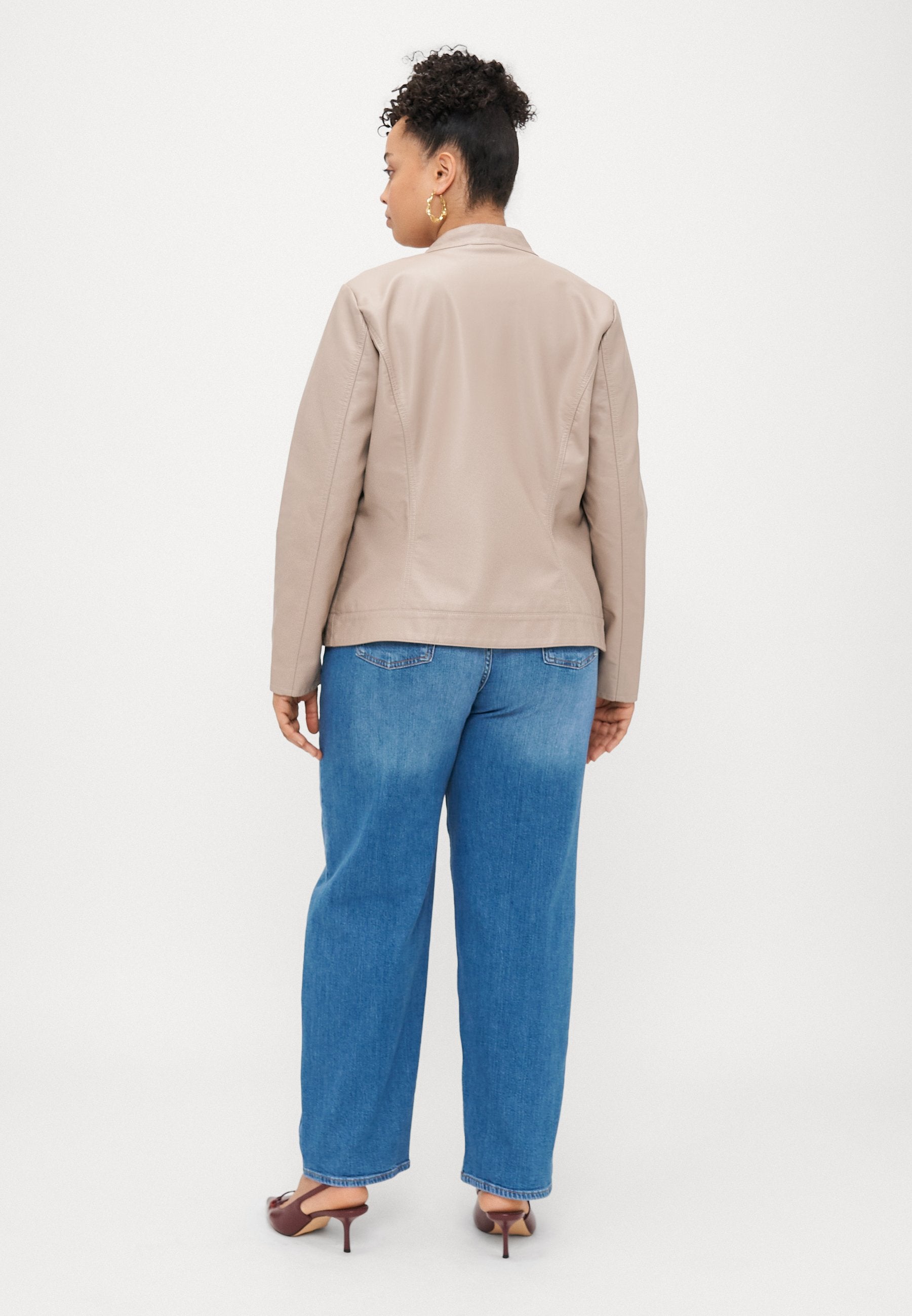 CARROBBER JACKET Media 4