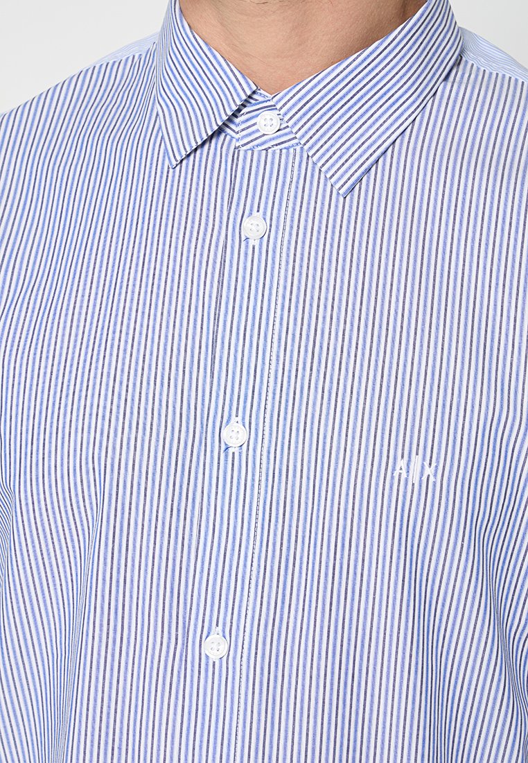 REGULAR FIT Media 2