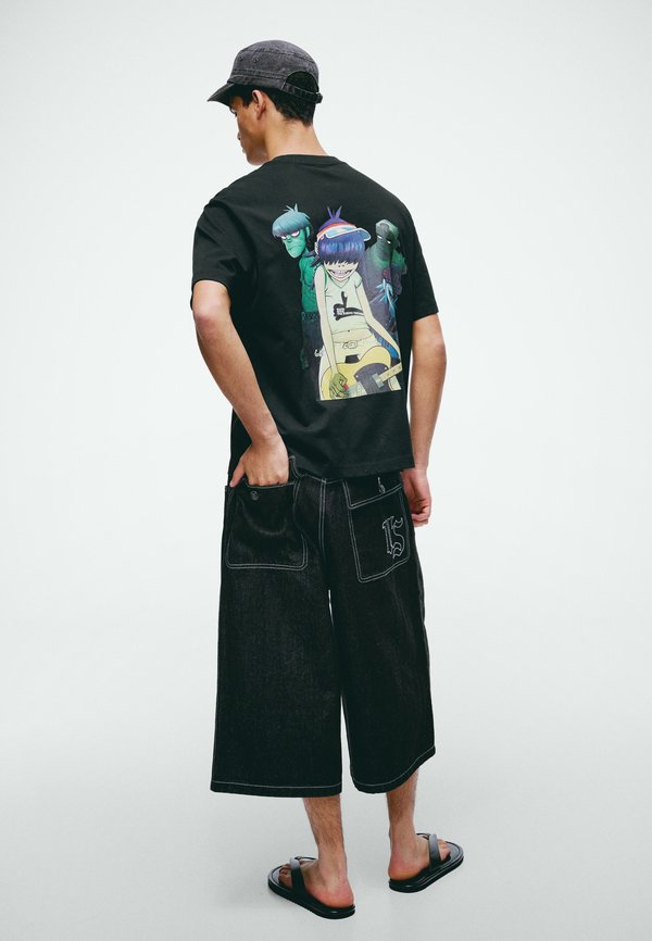 Bershka RELAXED FIT GORILLAZ PRINT T-SHIRT - Print T-shirt - black
