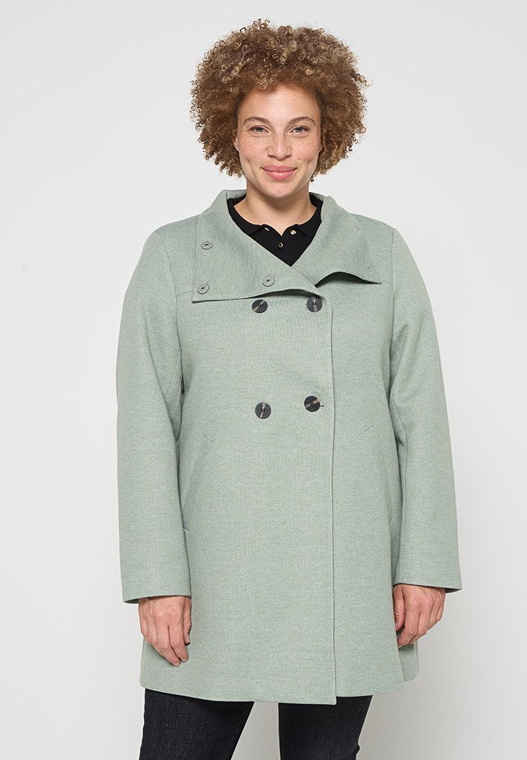 Hellegrüner Wollmischungsmantel mit breiter Kragen, doppelreihigem Design und dunklen Knöpfen. Verfügt über Taschen an den Seiten und eine lockere Passform.