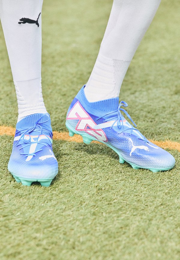 Puma FUTURE 7 PRO FG/AG - Firm-ground football boots - bluemazing/white/electric peppermint