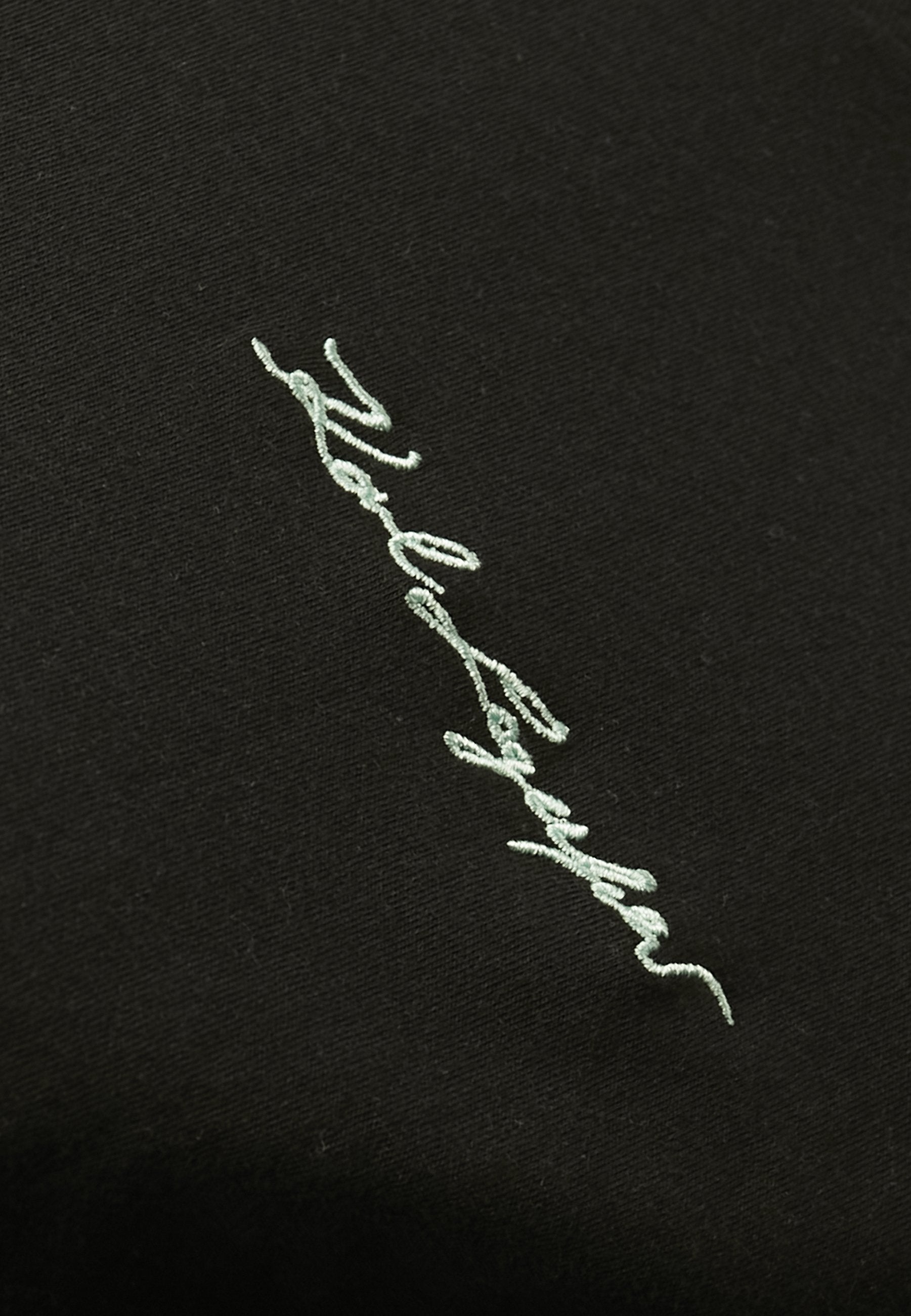 SIGNATURE TEE Media 5