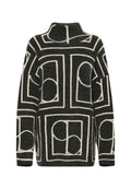 Dunkelgrauer Strickpullover mit übergroßer Passform, der ein geometrisches cremefarbenes Muster aus Kreisen und Rechtecken aufweist. Hoher Kragen.