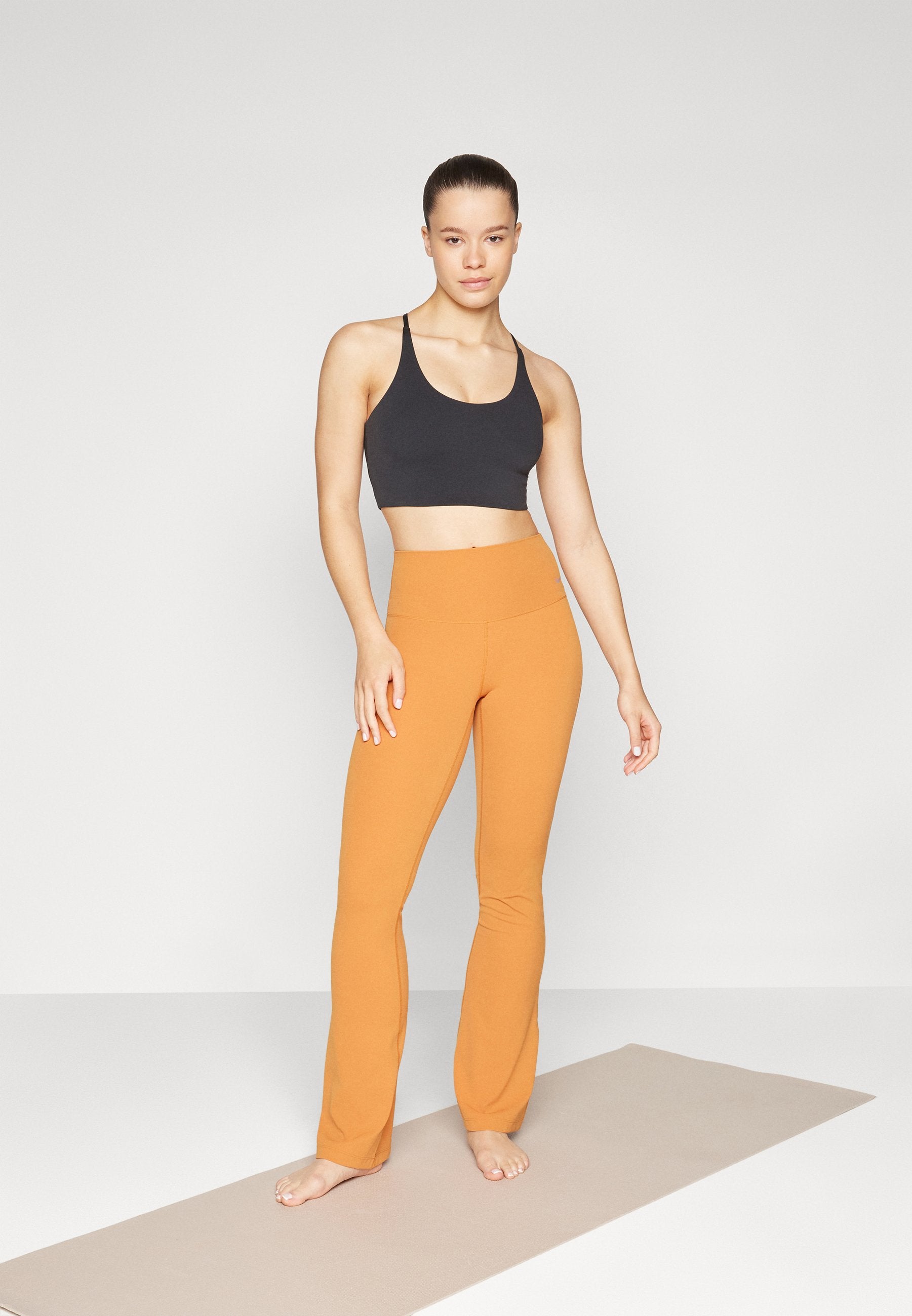 Nike Performance ZENVY FLARE