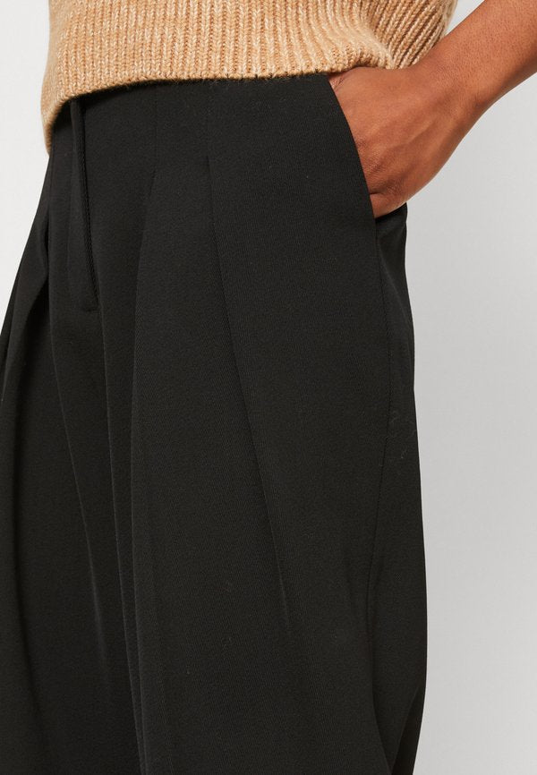 Calvin Klein PLEATED STRAIGHT PANT