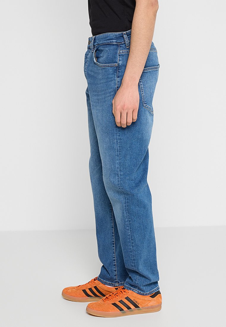 ONSYOKE TAPERED BOX AZG DNM MU OTL Media 2