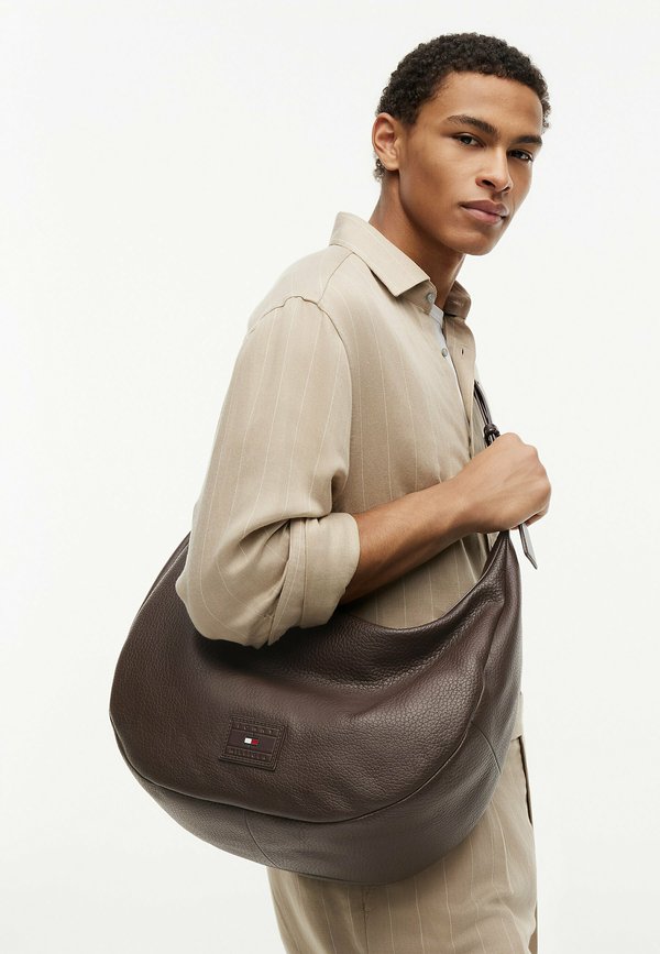 Tommy Hilfiger Cross body bag - coffee bean