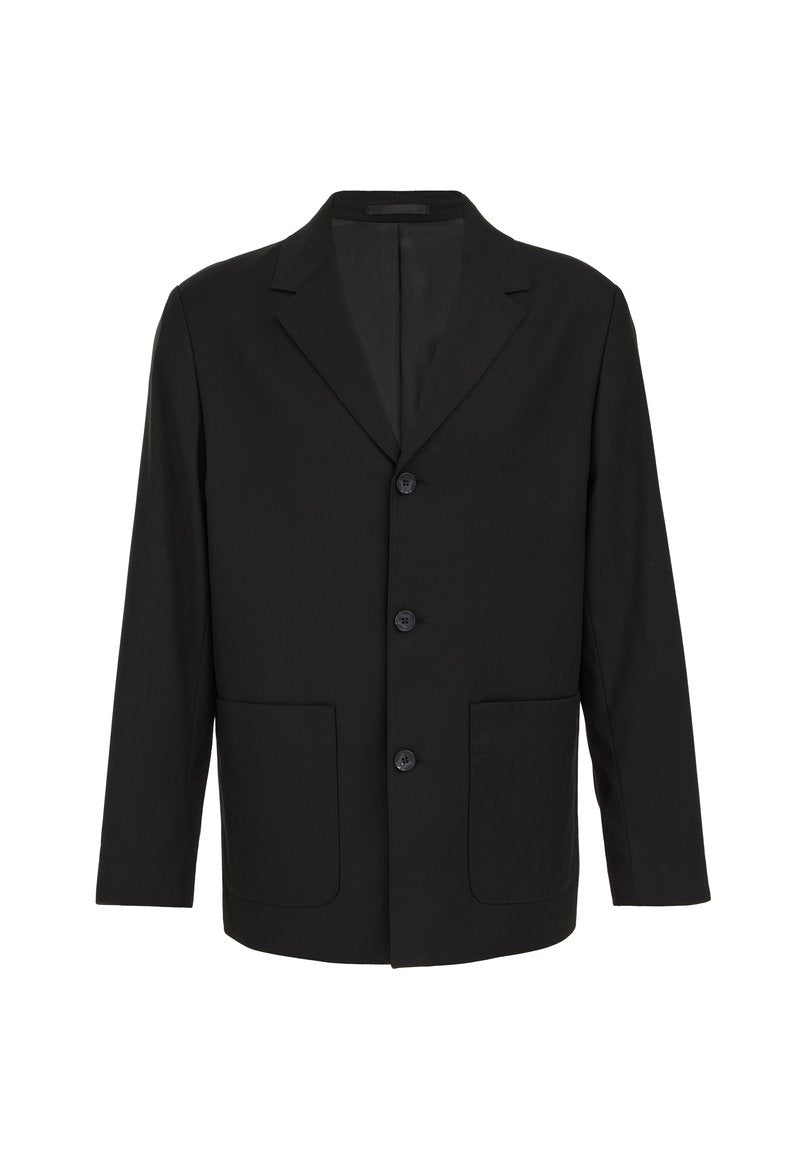Schwarzer Blazer mit Reverskragen, einreihigem Design, drei Knöpfen und zwei aufgesetzten Fronttaschen. Glatte Stofftextur.
