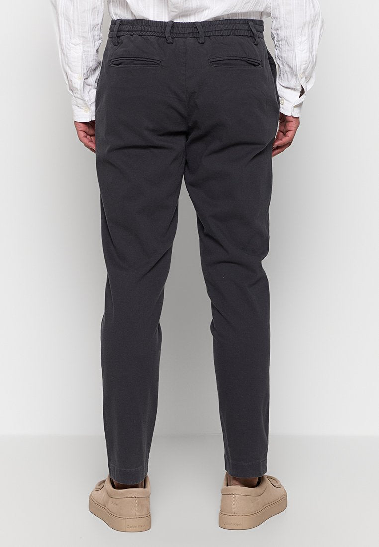 RELAXED FIT  Media 3