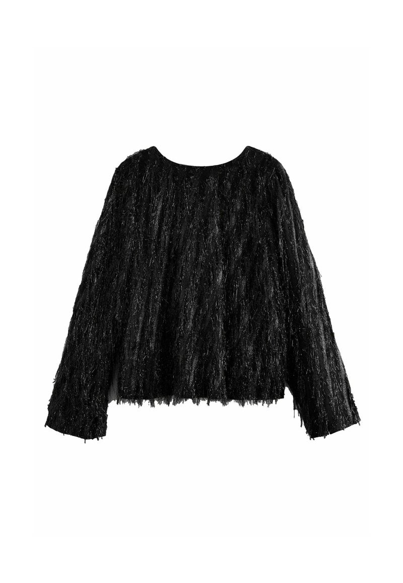 Schwarzes Langarmshirt mit strukturiertem, flauschigem Design und fransigen Kanten. Rundhalsausschnitt mit lockerer, cropped Silhouette.