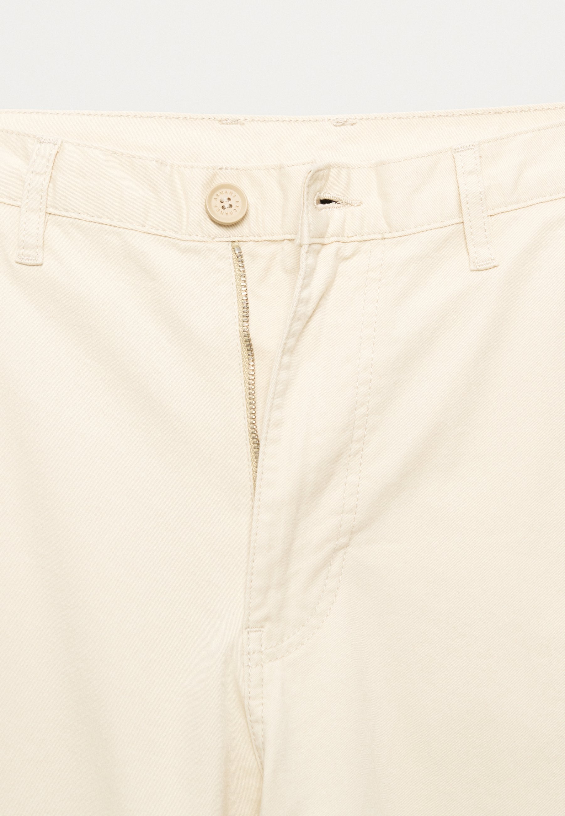 Armani Exchange Chino Media 4