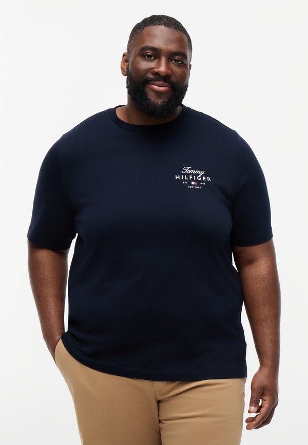 Tommy Hilfiger BT-SCRIPT STACK TEE-B - BRAND LOVE - Basic T-shirt - desert sky