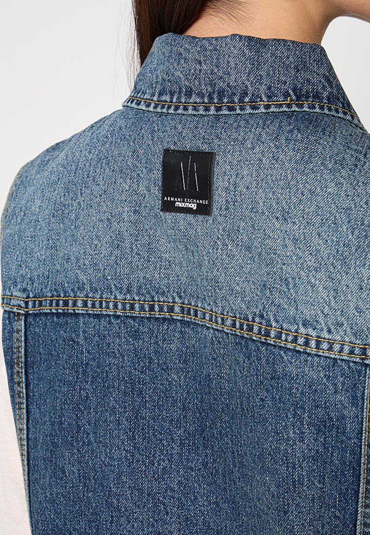 Armani Exchange Weste Media 6