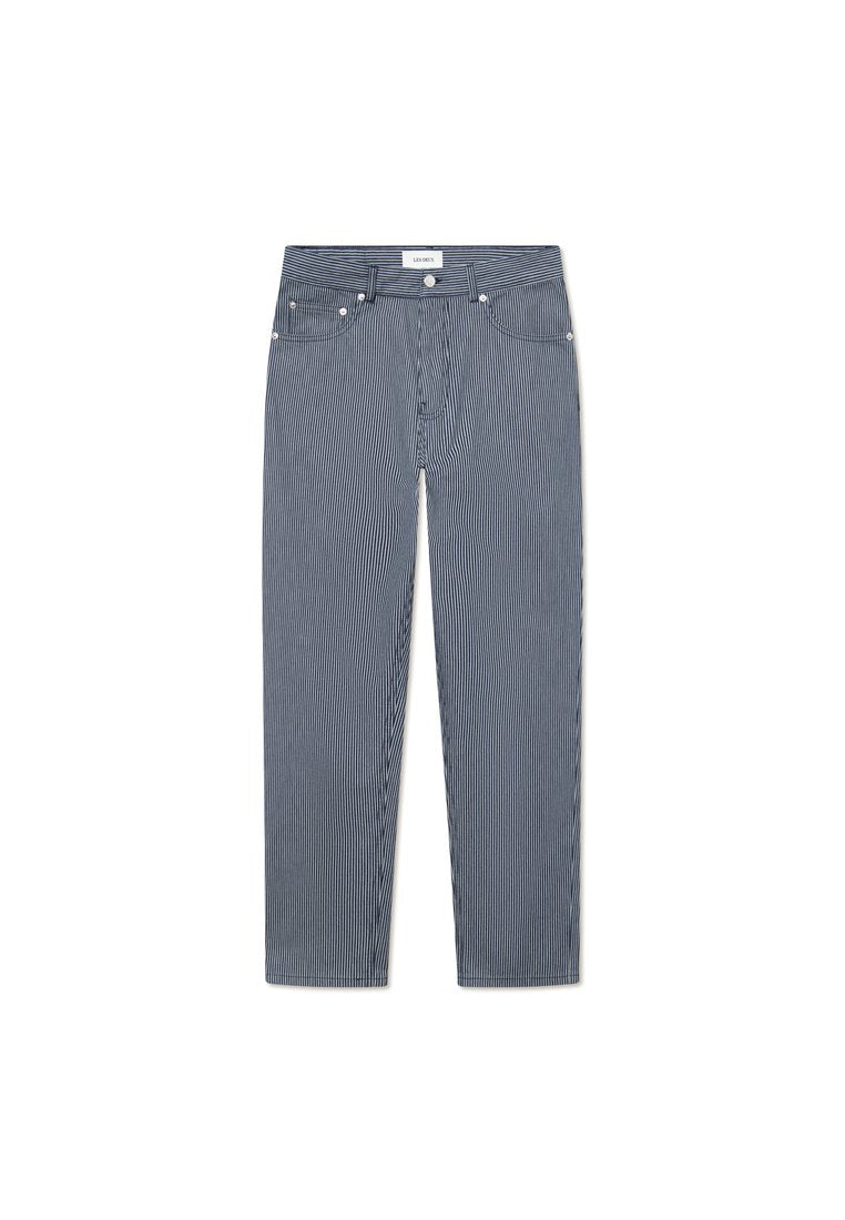 Blaue und weiße vertikal gestreifte Jeans mit geradem Bein, fünf Taschen und einem Knopfverschluss an der Taille. Aus Baumwollmaterial.