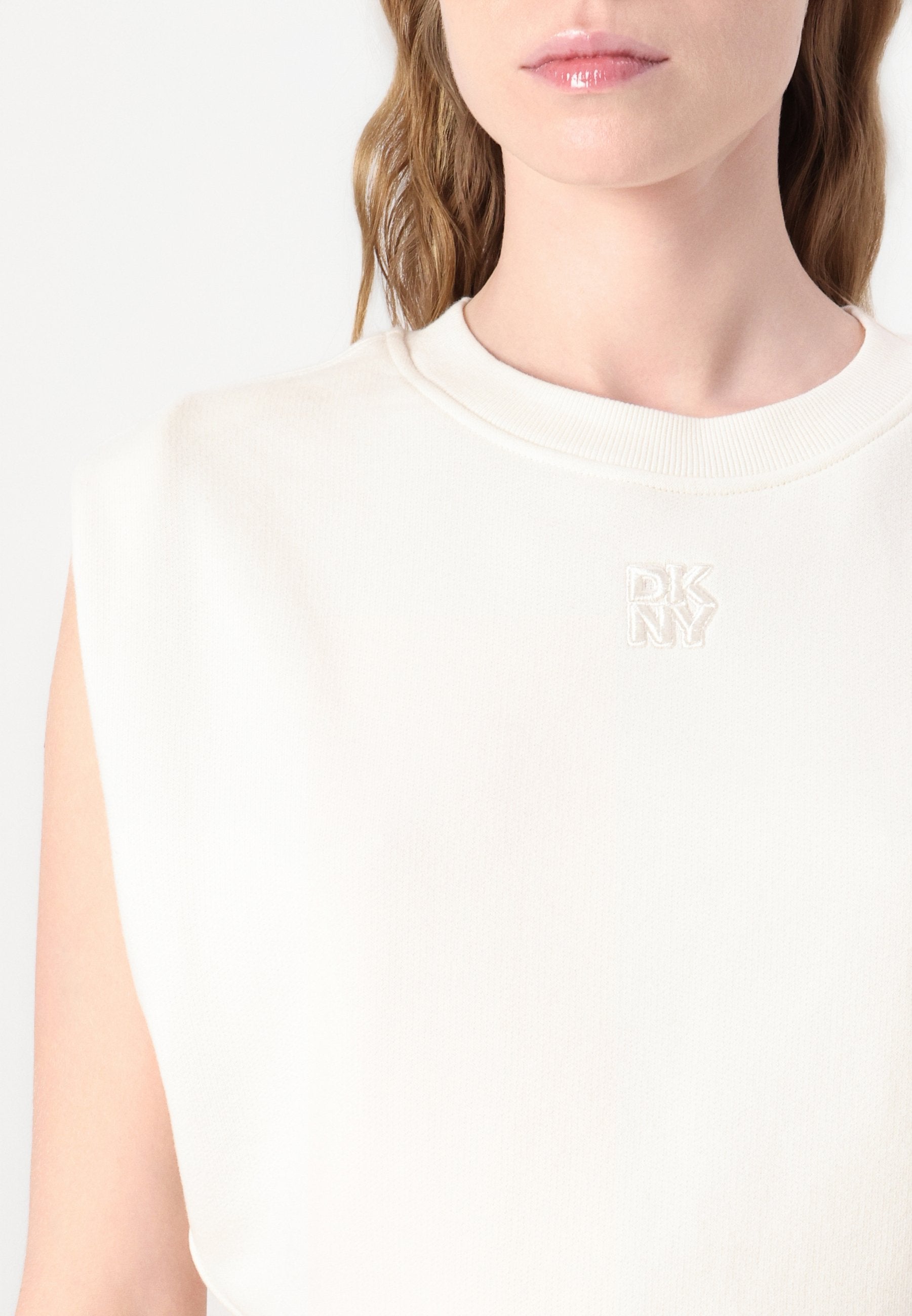 DKNY CREW NECK SLEEVELESS