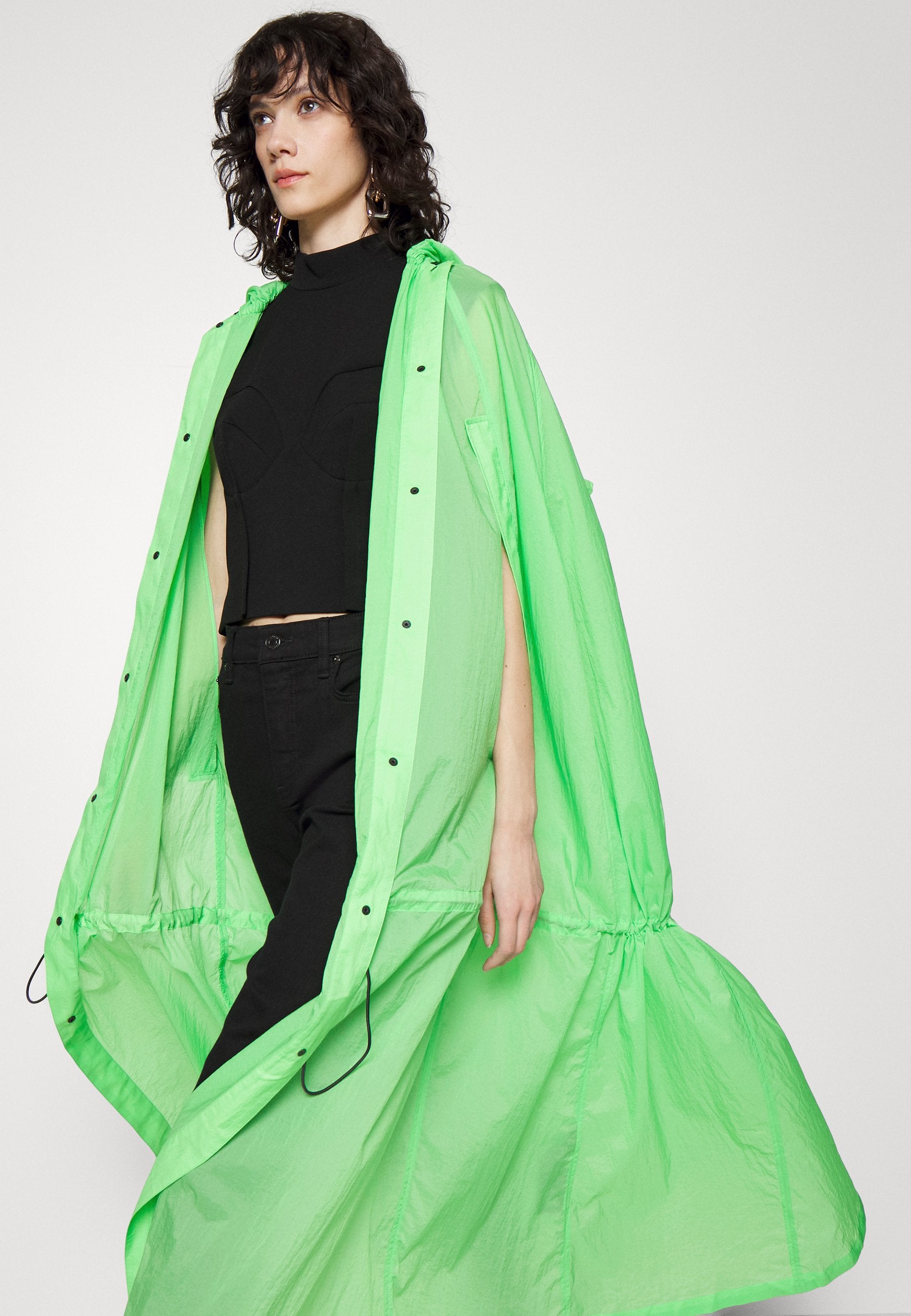 HUN'S PICK VOLUMINOUS RAINCOAT Media 9