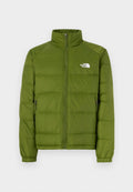 Grüne Steppjacke mit Stehkragen, durchgehendem Reißverschluss, zwei Seitentaschen und elastischen Bündchen. Mit gesteppter Optik und Logo auf der Brust.