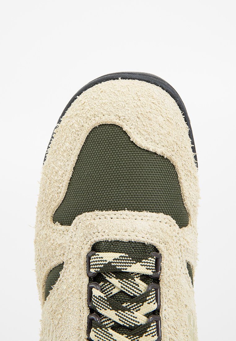 New Balance RAINIER LOW