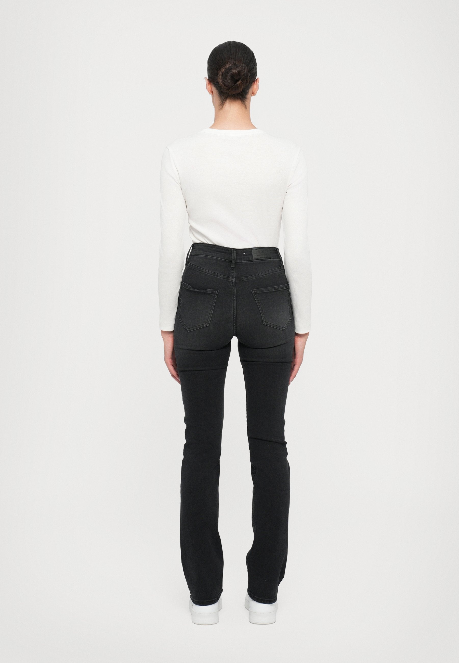 POCKETS PANT Media 4