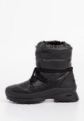 Schwarze Winterstiefel mit gepolstertem Kordelzugoberen, glattem Lederoberteil und strukturiertem Gummisohle mit Vibram-Branding.