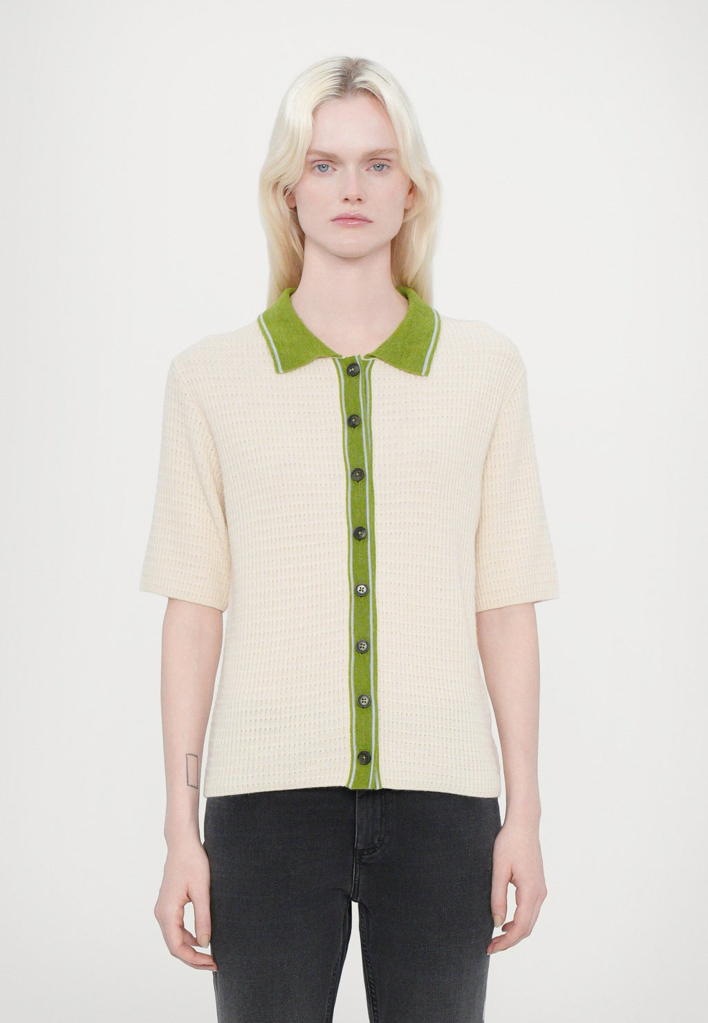 CLOSED SHORT SLEEVE