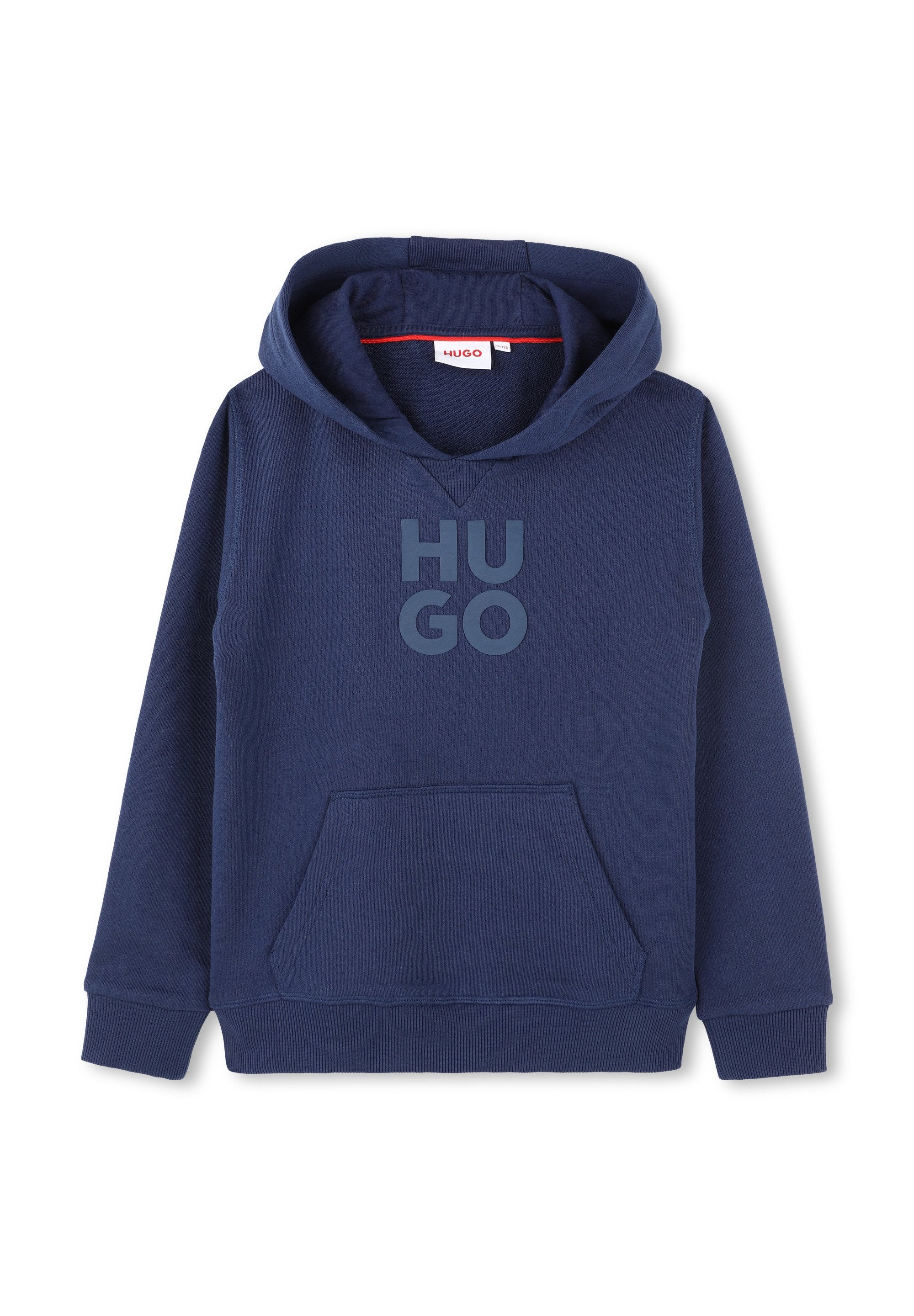 Marineblauer Hoodie aus weichem Stoff, ausgestattet mit einer vorderen Kängurutasche und einem großen "HUGO"-Logo in einem leicht helleren Farbton.