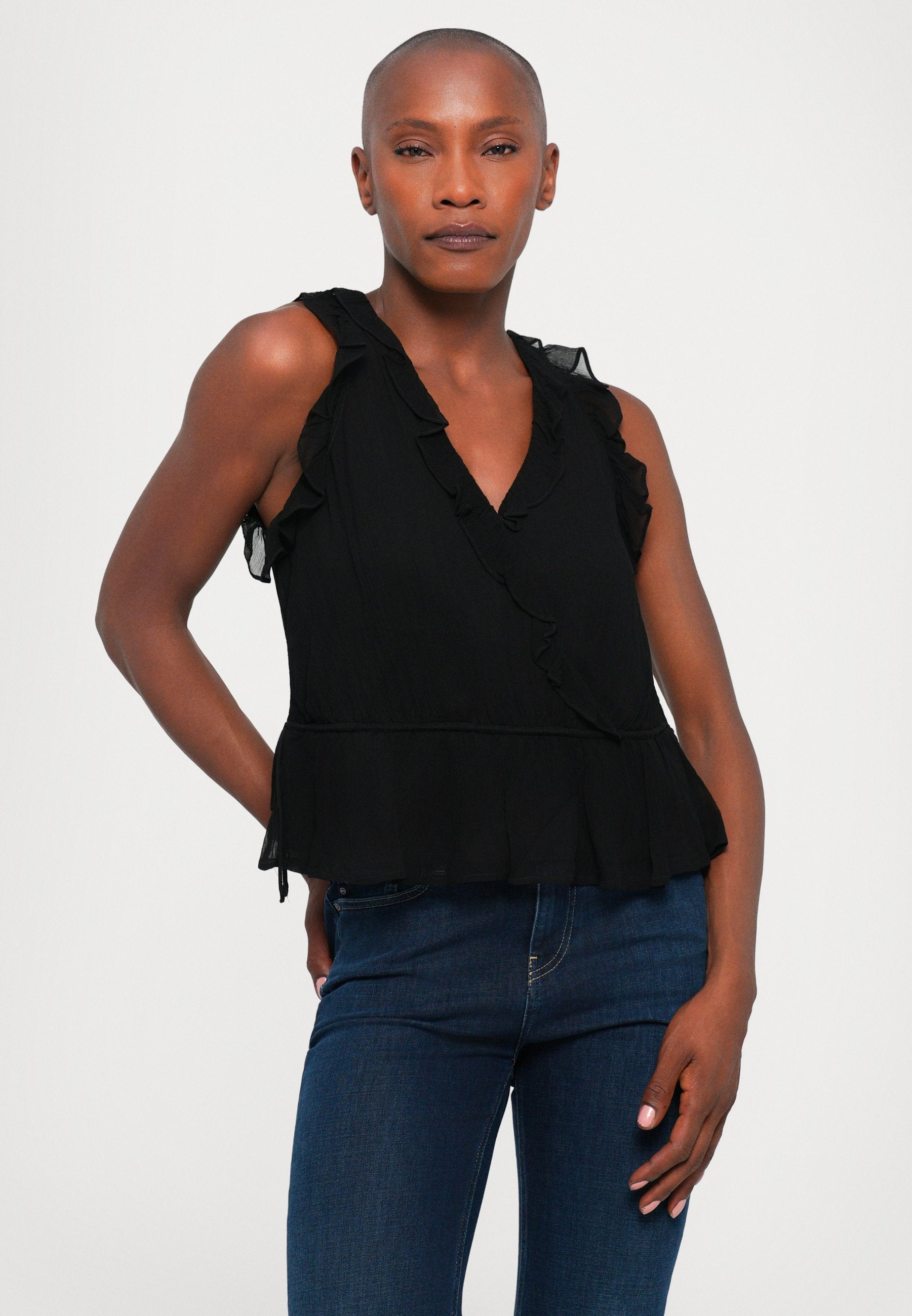 DESIGNERS REMIX IOLA