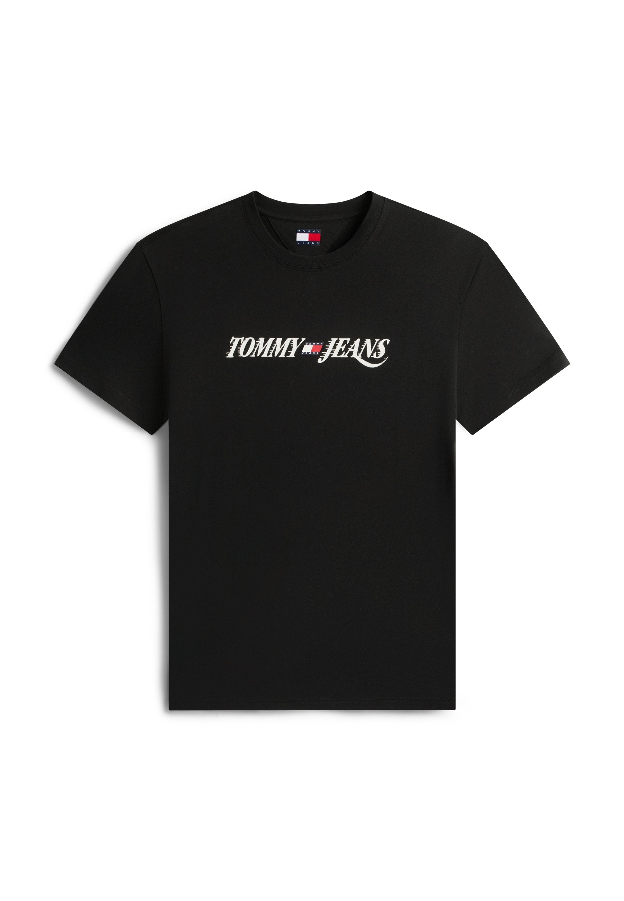 Schwarzes T-Shirt mit kurzen Ärmeln, mittig auf der Brust mit weißem "Tommy Jeans"-Schriftzug und rotem, weißem und blauem Flaggenlogo.
