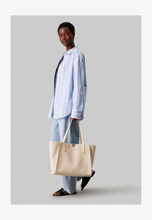 Calvin Klein NARRATE  - Handbag - doeskin