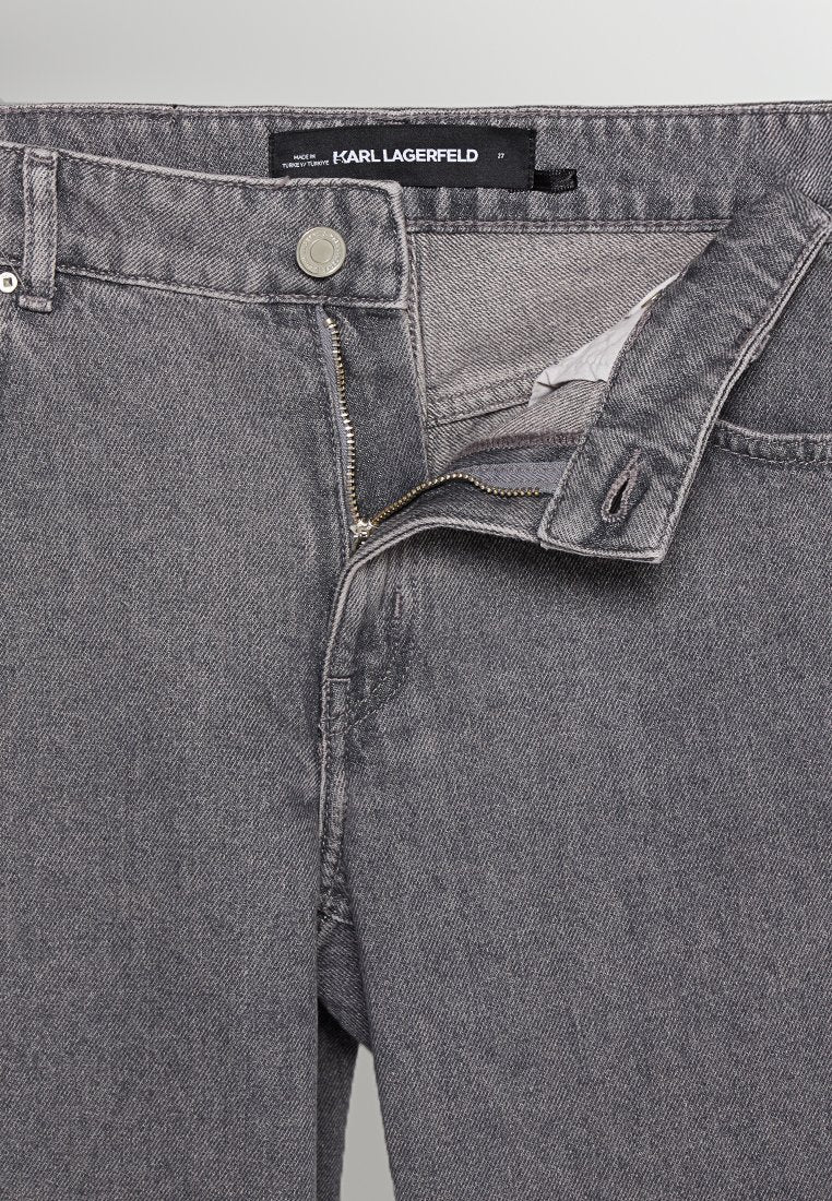 REGULAR FIT  Media 4