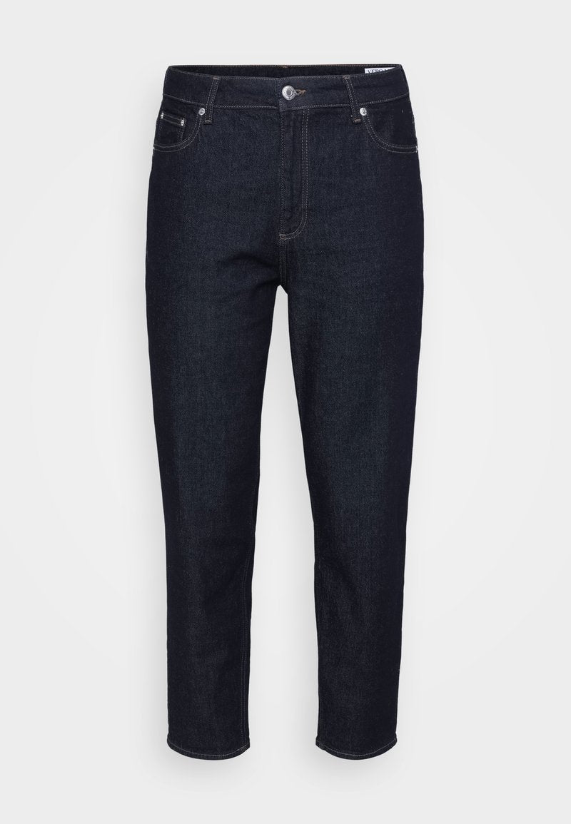 Gerade geschnittene dunkelblaue Jeans aus Denim mit vorderen Taschen, Gürtelschlaufen und einem Frontknopfverschluss, vor einem neutralen Hintergrund präsentiert.