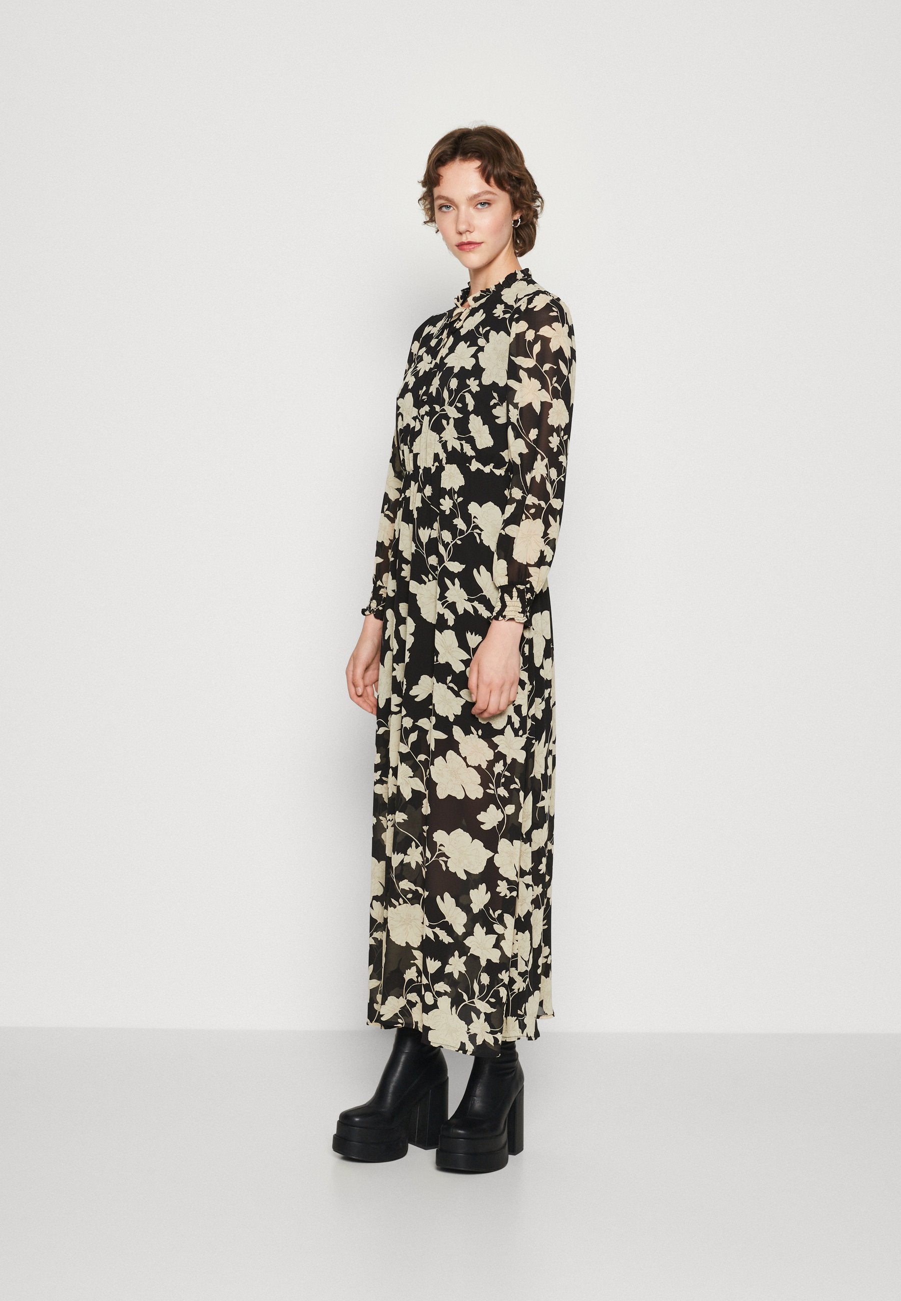 ONLLINNEA DRESS Media 3