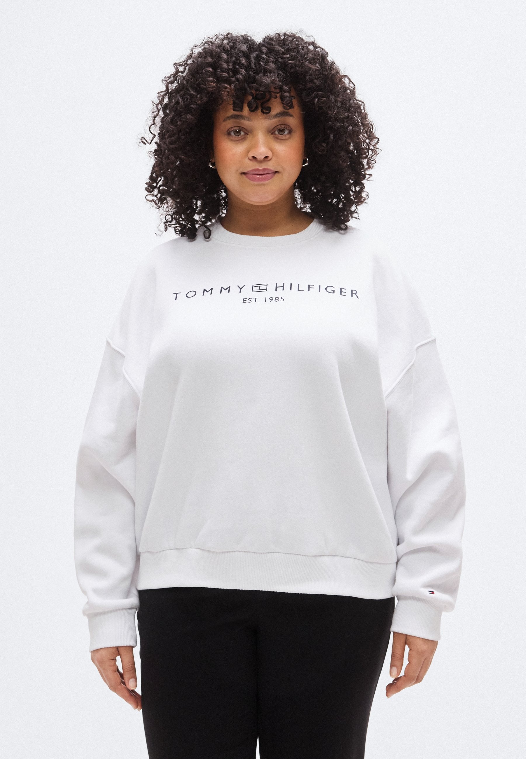 CURVE LOGO FLEX FLEECE RELAXED SWEATSHIRT Media 3